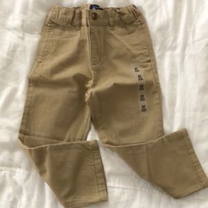 The Children’s Place NWT flat front khaki pants 3T